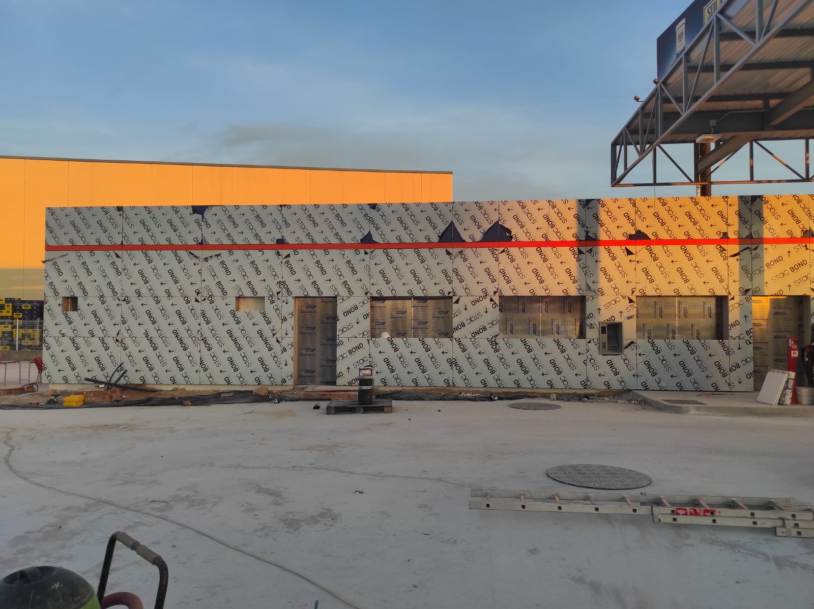 Proyecto de fachadas industriales en zona de Valencia